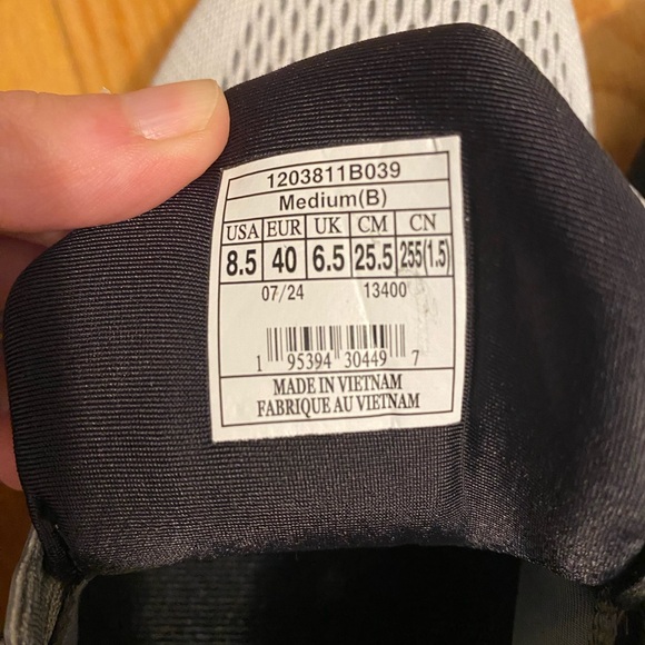 Women’s Brooks Adrenaline 8.5 - only worn once! - Picture 4 of 4